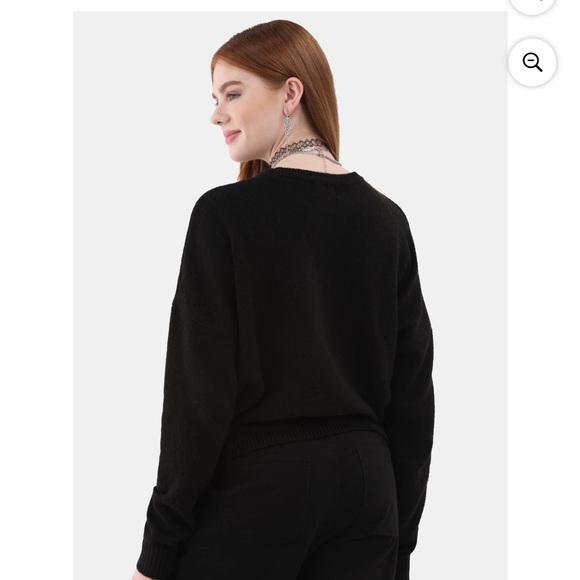 No Boundaries Black skull 💀 Sweater with Icons  for Women & Ladies - Picture 4 of 16